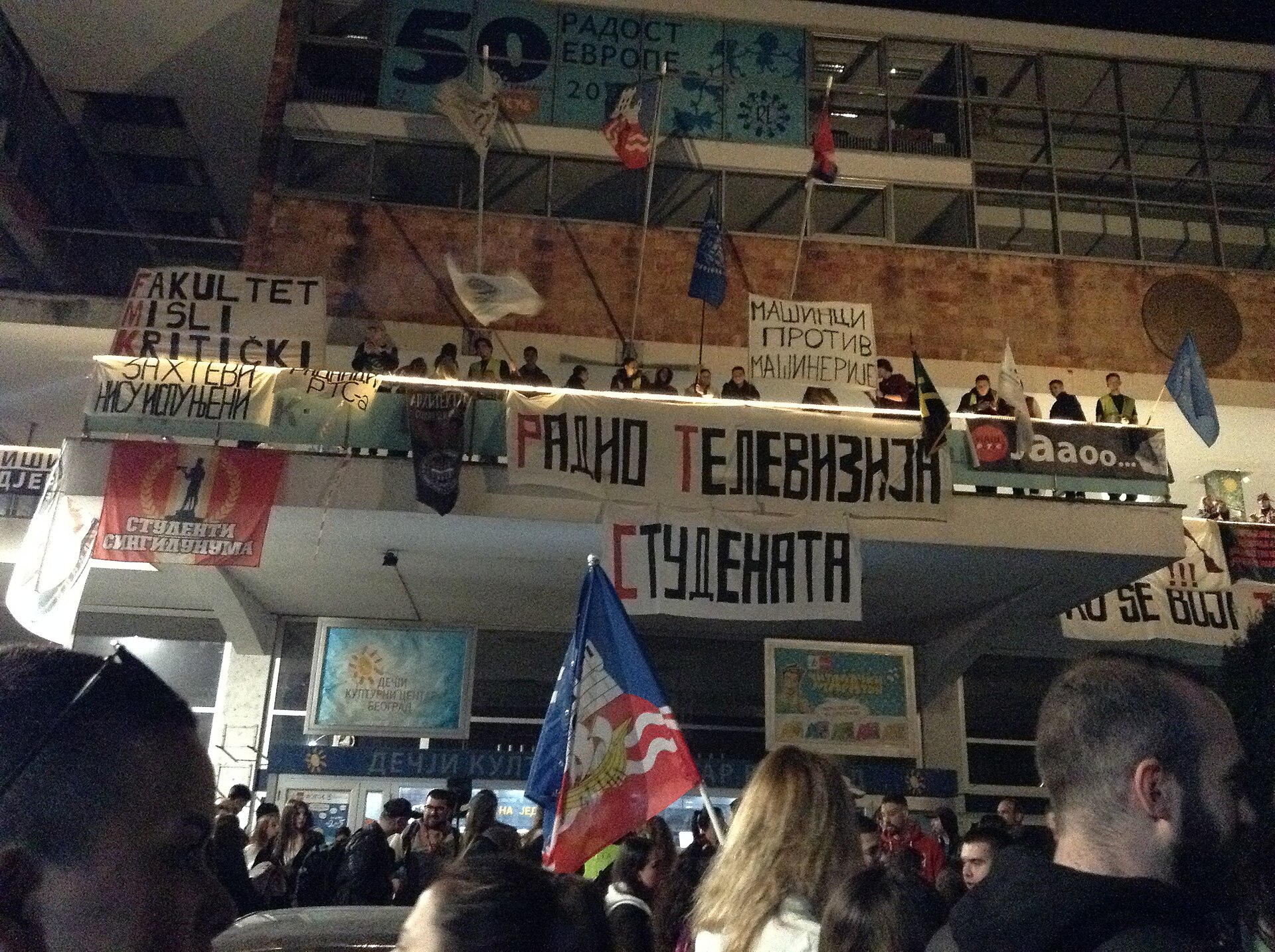 Studenti tokom blokade zgrade RTS-a u Takovskoj ulici